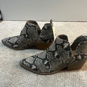 Universal Thread snake skin low boots, brand new never worn with tags